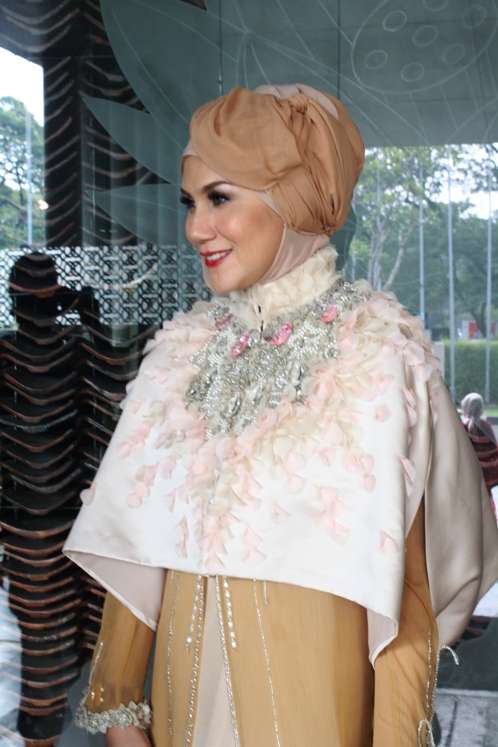 Marini Zumarnis, Makin Cantik Ketika Berhijab
