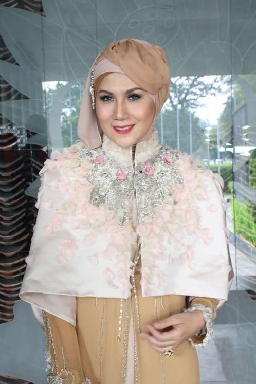Marini Zumarnis, Makin Cantik Ketika Berhijab