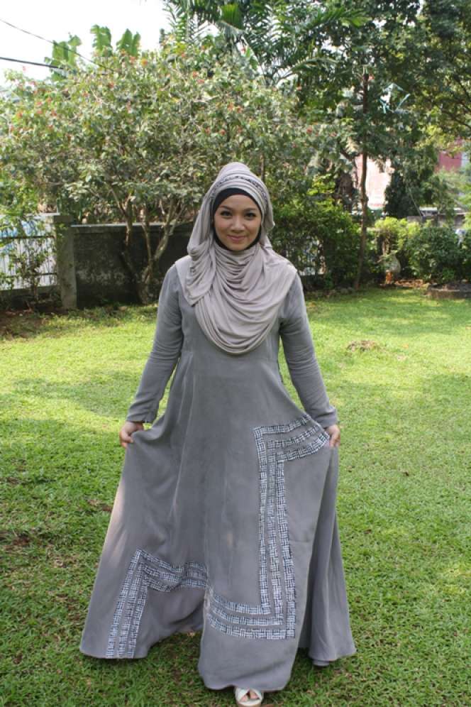 Foto Gaya Busana Girlband `Syariah` Samara 37