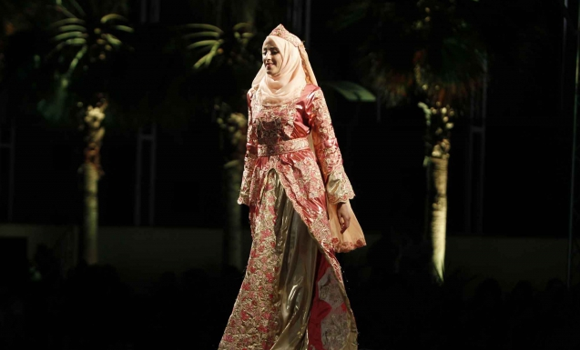 Foto Anggunnya Model Palestina di Atas Catwalk