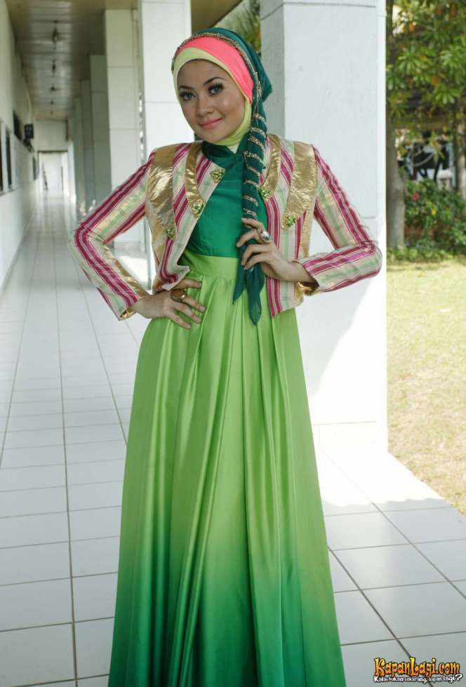 Indah Dewi Pertiwi Dalam Balutan Hijab