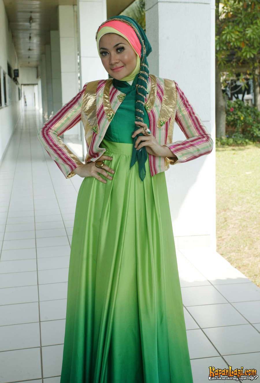 Indah Dewi Pertiwi Dalam Balutan Hijab