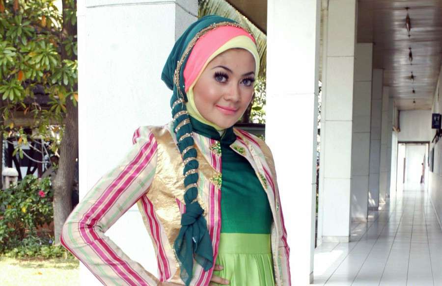 Indah Dewi Pertiwi Dalam Balutan Hijab