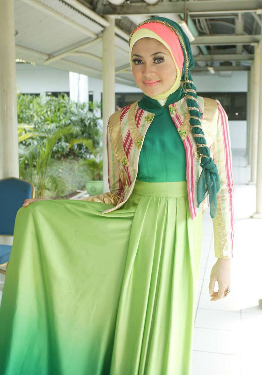 Indah Dewi Pertiwi Dalam Balutan Hijab