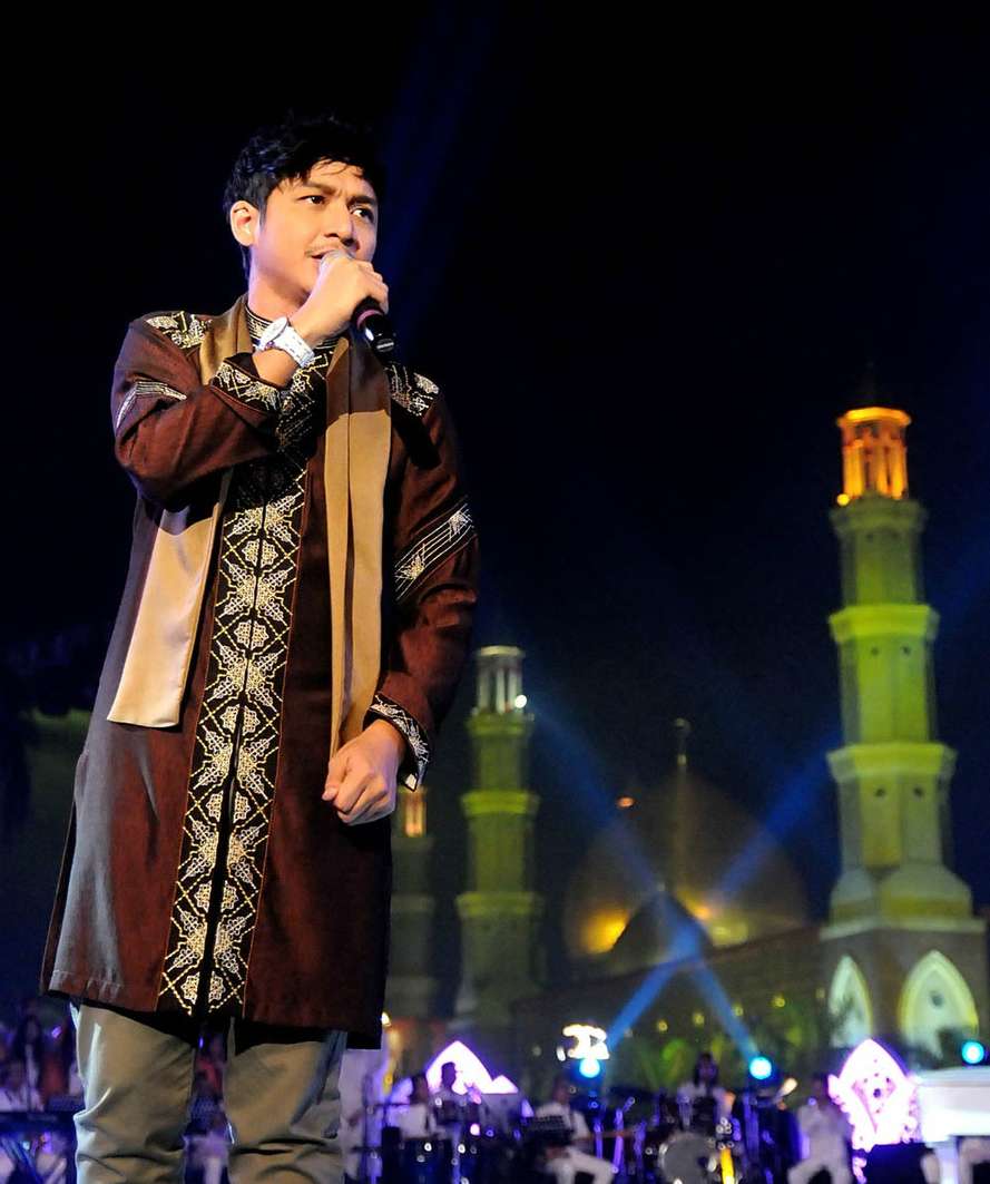 Foto Gaya Elegan Pasha Ungu Saat Berbusana Muslim