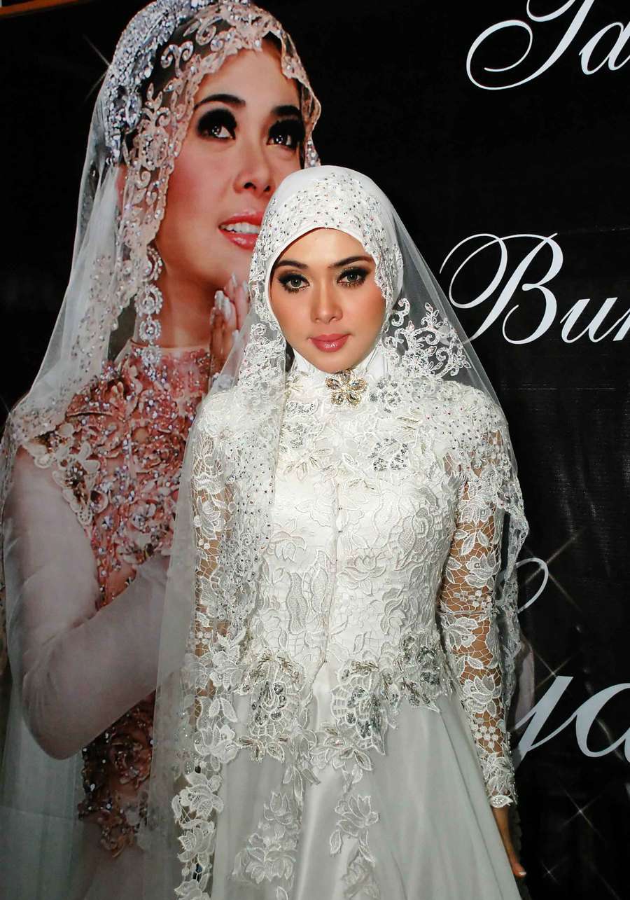 Foto Keanggunan Syahrini Saat Berhijab