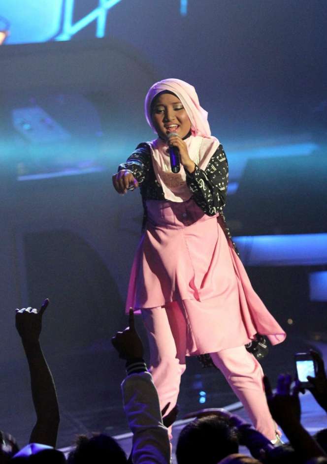Kreasi Hijab Cantik ala Fatin Shidqia Lubis