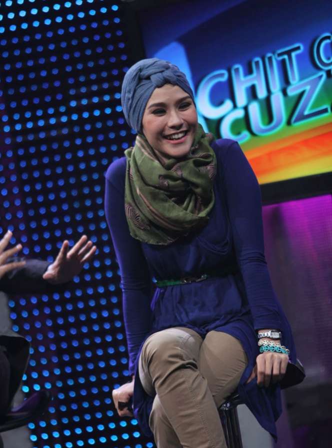 Gaya Hijab Menawan Zaskia Adya Mecca