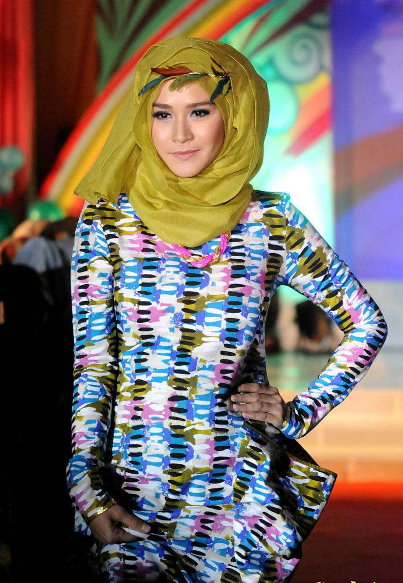 Gaya Hijab Menawan Zaskia Adya Mecca
