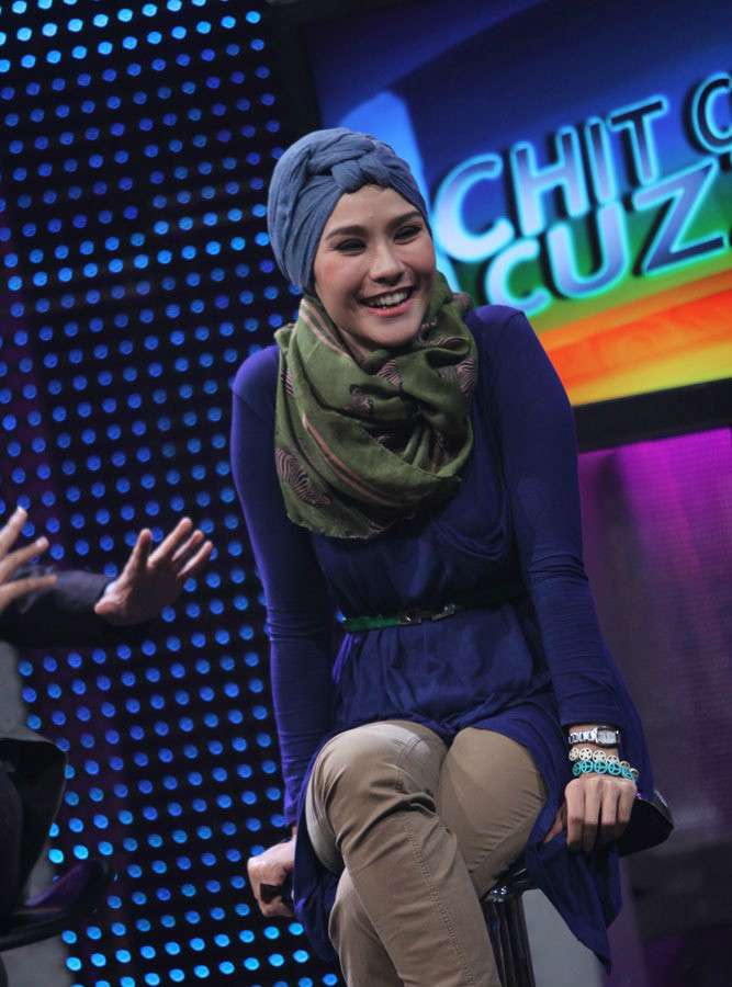 Gaya Hijab Menawan Zaskia Adya Mecca
