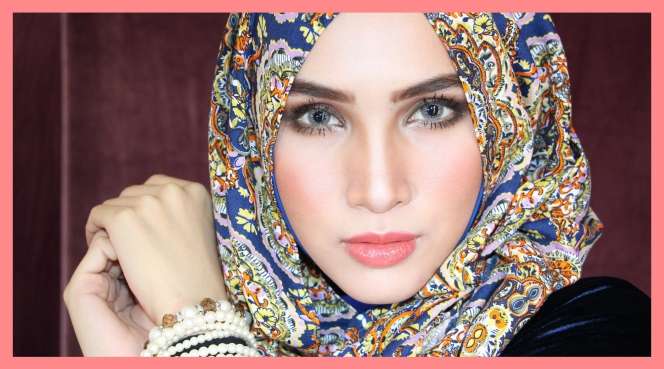 Foto Cantik Memukau dengan Pashmina Bermotif