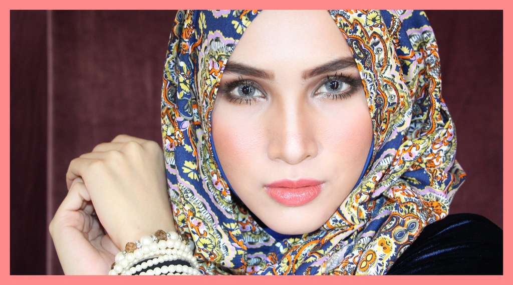 Foto Cantik Memukau dengan Pashmina Bermotif