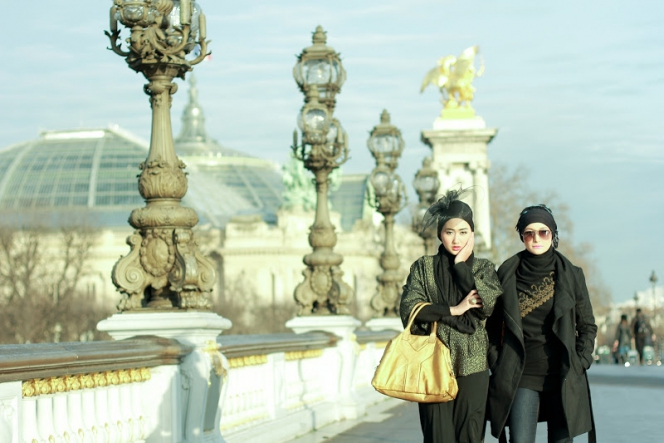 Foto Dian Pelangi vs Inneke: Black to Black