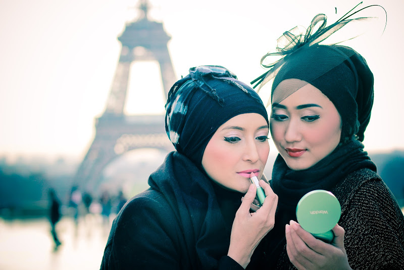 Foto Dian Pelangi vs Inneke: Black to Black