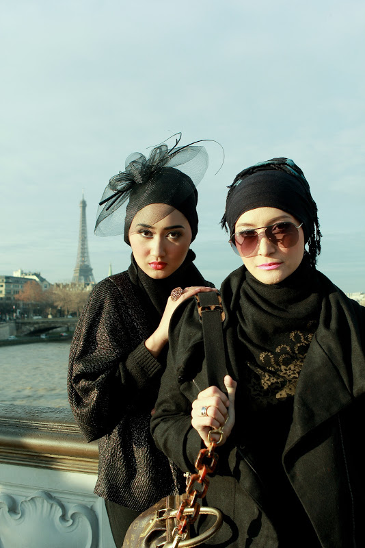 Foto Dian Pelangi vs Inneke: Black to Black