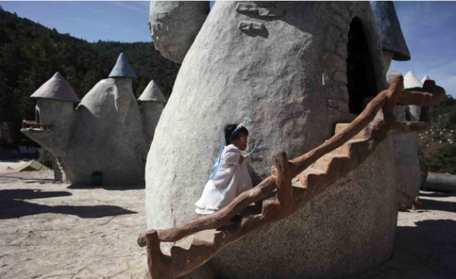 Foto Kerajaan 'Kurcaci' di China