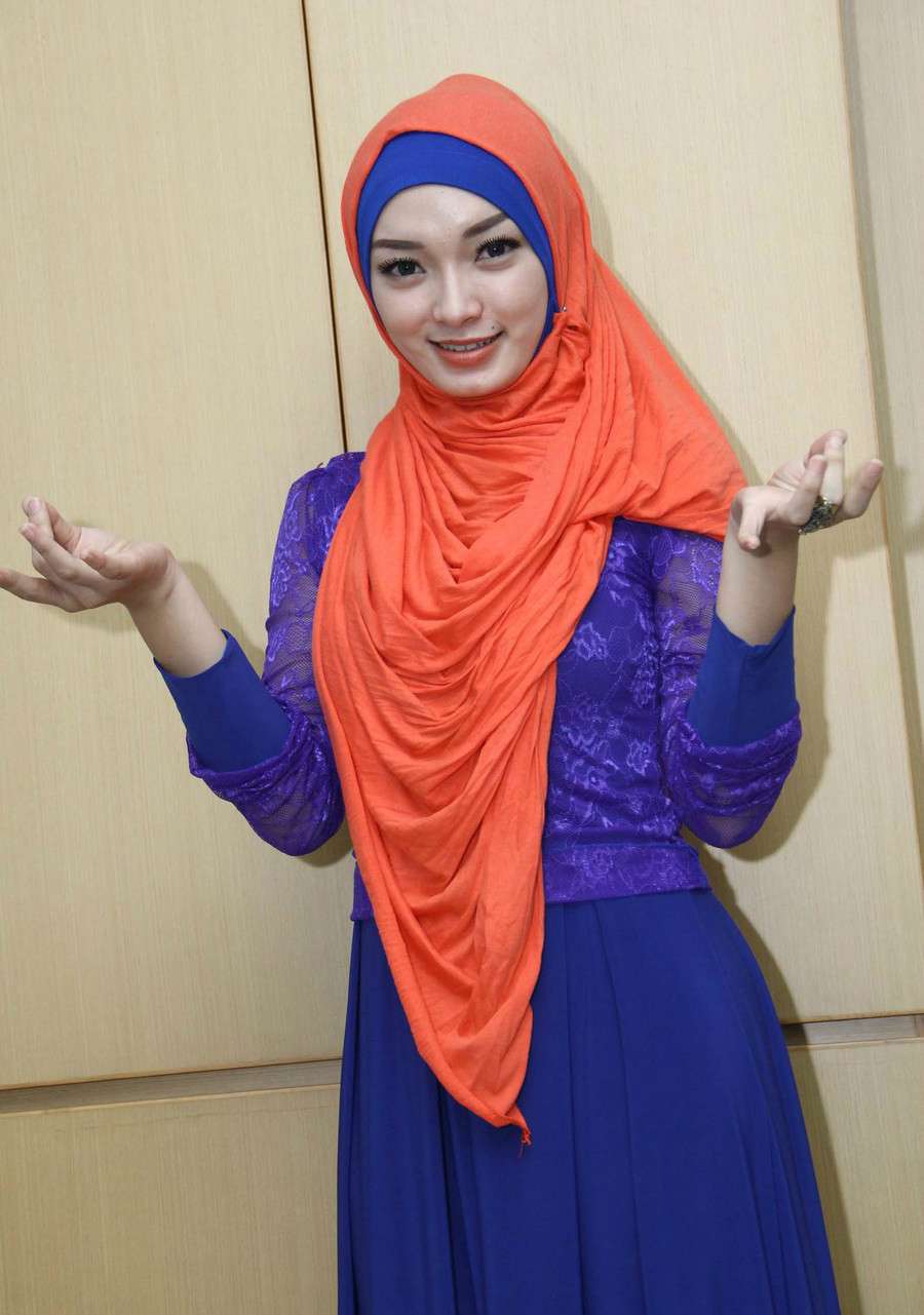 Foto Zaskia Gotik Anggun Berhijab