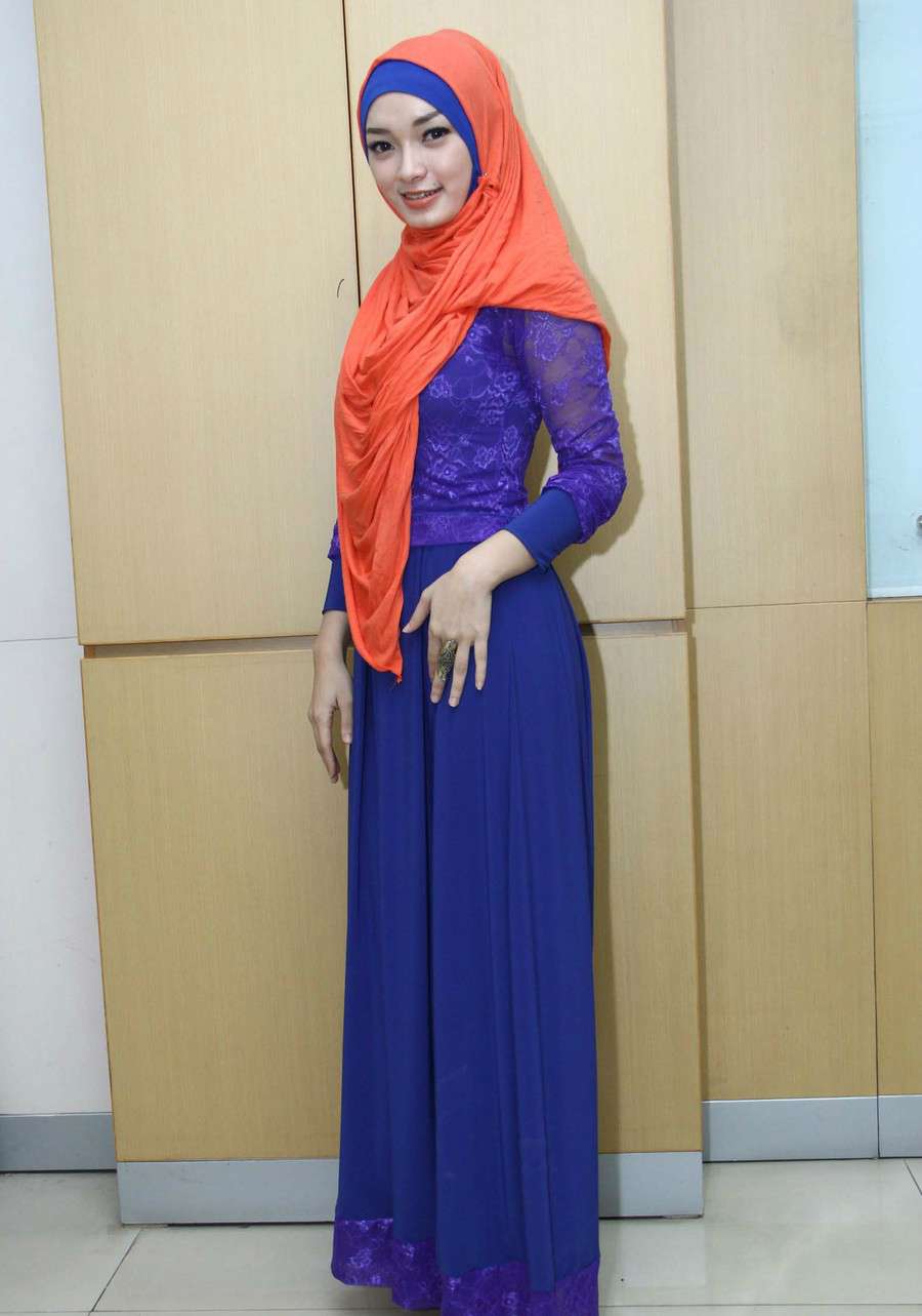 Foto Zaskia Gotik Anggun Berhijab