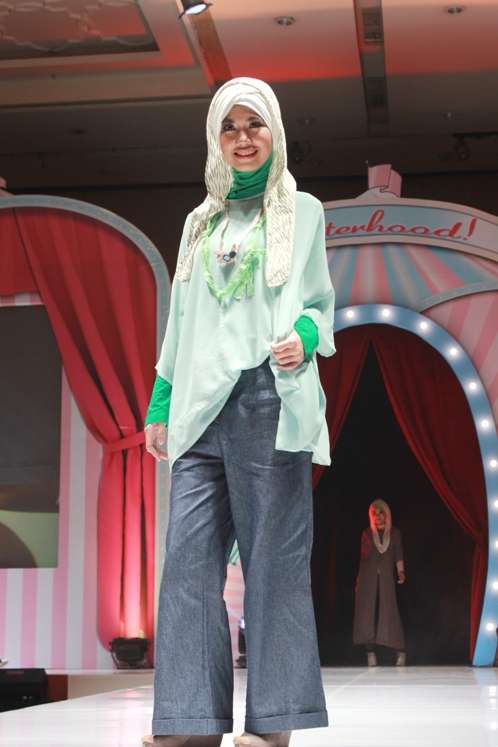 Aksi Hijabers Fashion Show di Sisterhood 2014