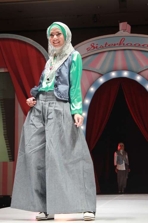 Aksi Hijabers Fashion Show di Sisterhood 2014