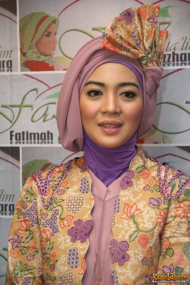 Gaya Berhijab Unik Nuri Maulida
