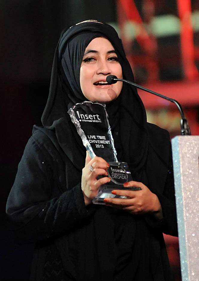 Begini Gaya Hijab Cantik ala Pipik