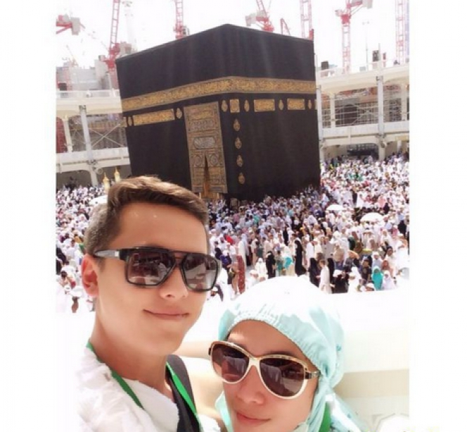 Foto Umroh `Historis` Ussy-Andhika