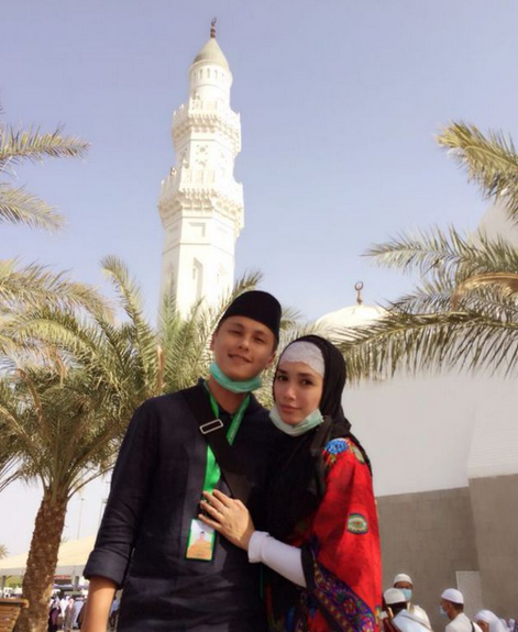 Foto Umroh `Historis` Ussy-Andhika