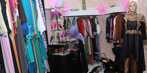 Coretan Busana Muslim Si Sulung Adiba, `Uje Kids`