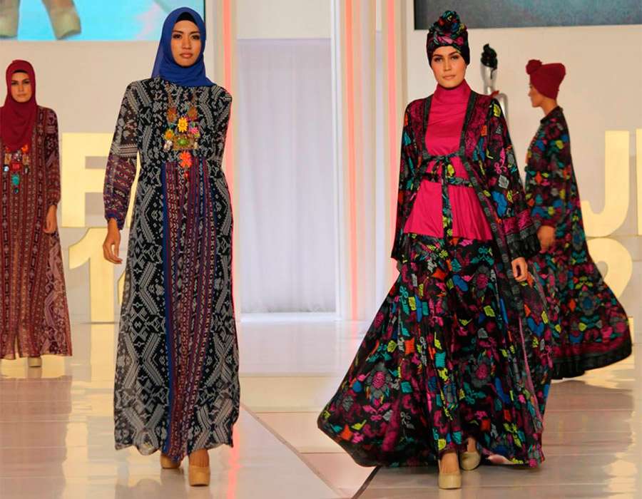 Cantiknya Busana `Kamilaa` Itang Yunasz