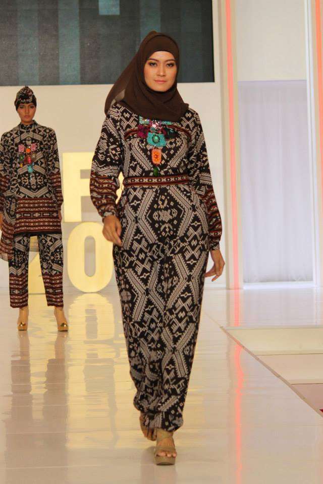 Cantiknya Busana `Kamilaa` Itang Yunasz