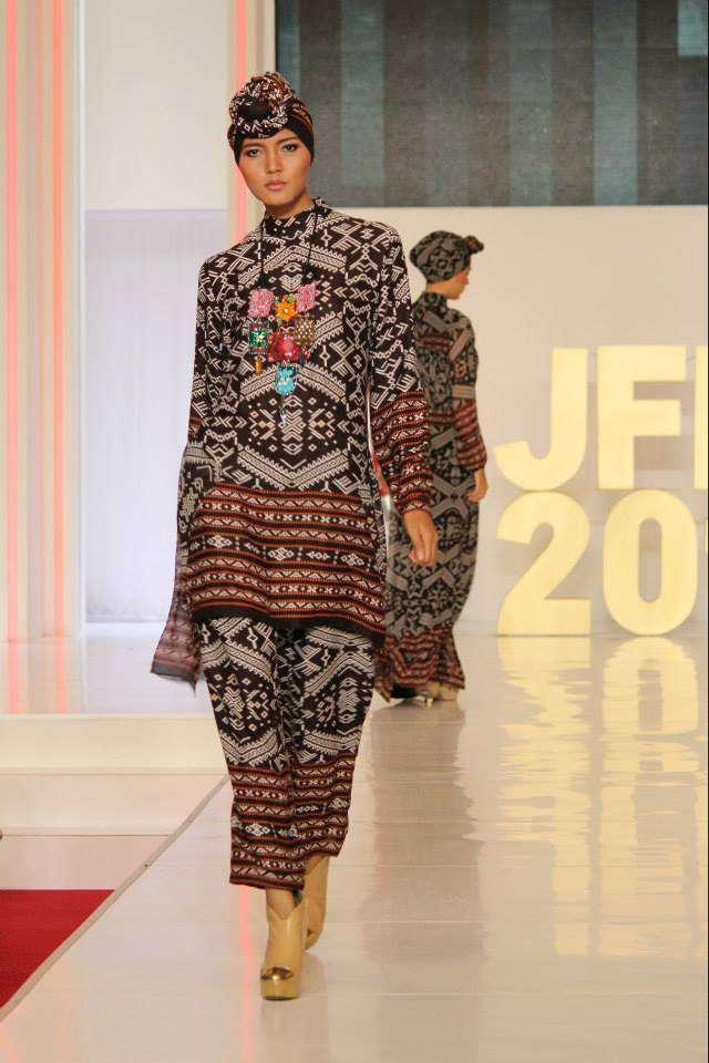 Cantiknya Busana `Kamilaa` Itang Yunasz