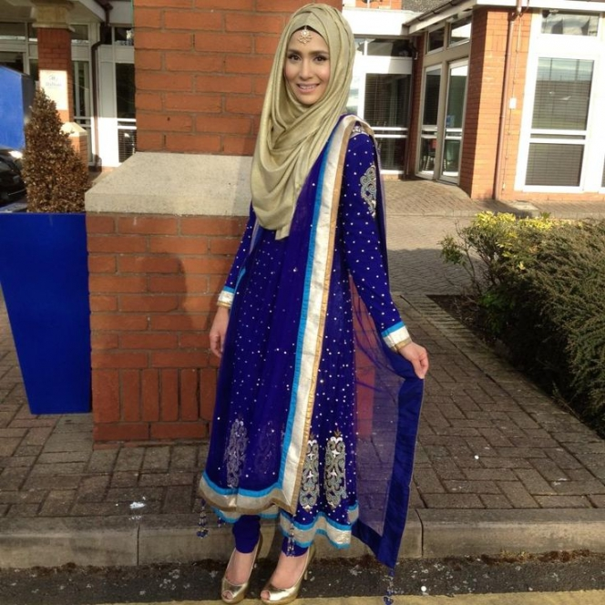 Gaya Kontemporer Hijaber Inggris, Amena Khan