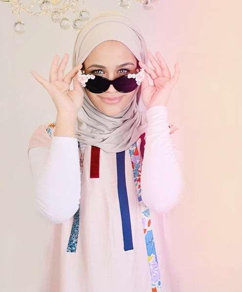 Gaya Hijab Fotografer Cantik Asal Swiss