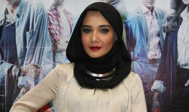 Cantik Elegan Ala Zaskia Sungkar