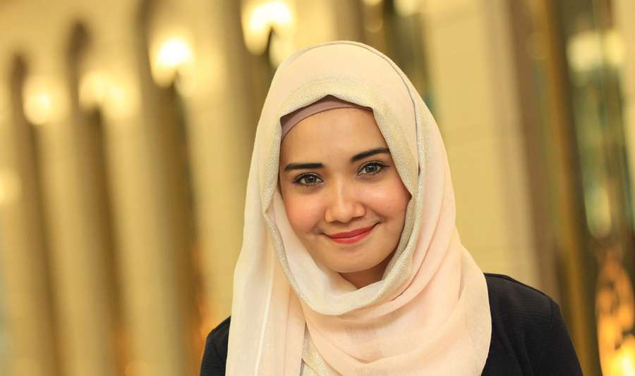 Cantik Elegan Ala Zaskia Sungkar