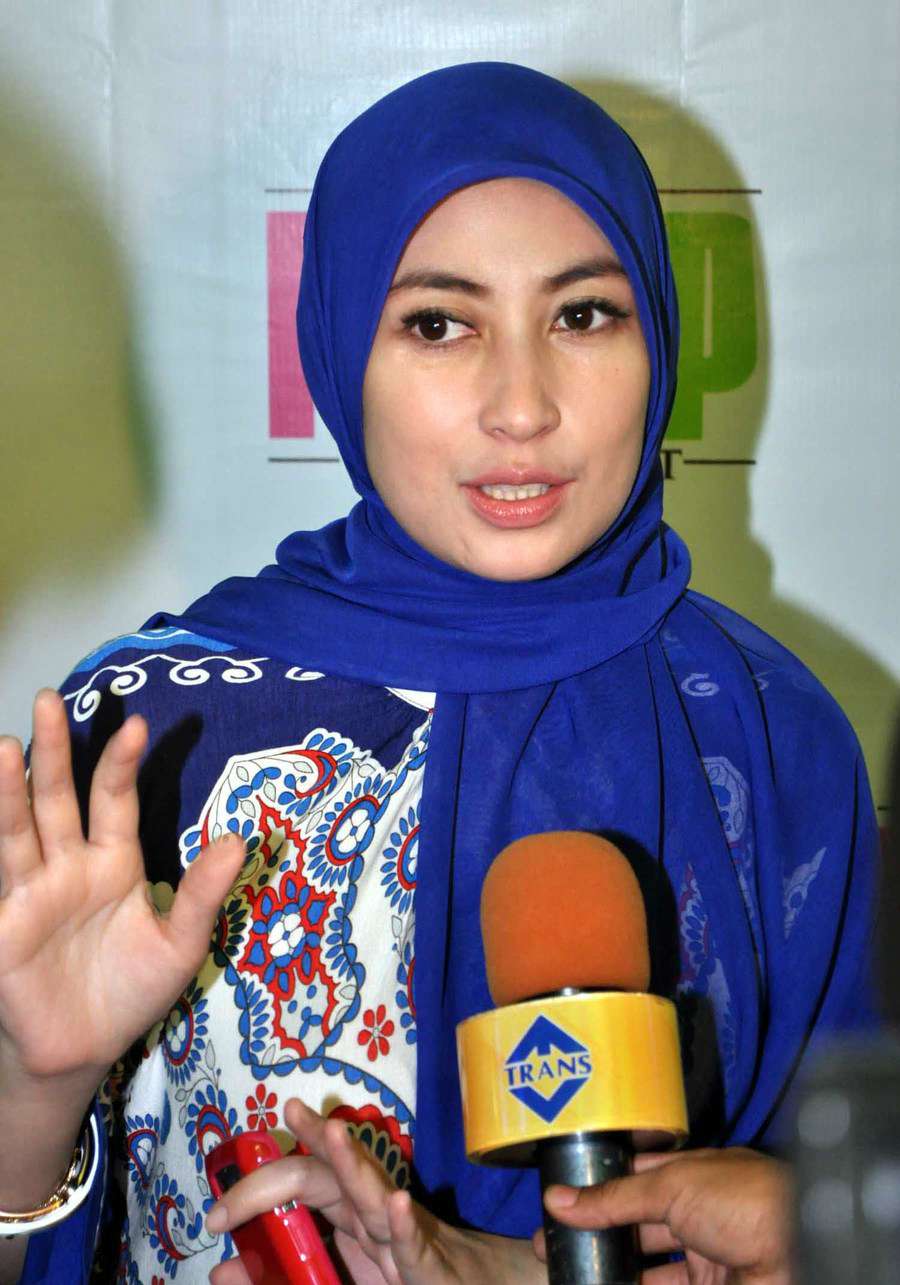 Keanggunan Hijab Annisa Trihapsari