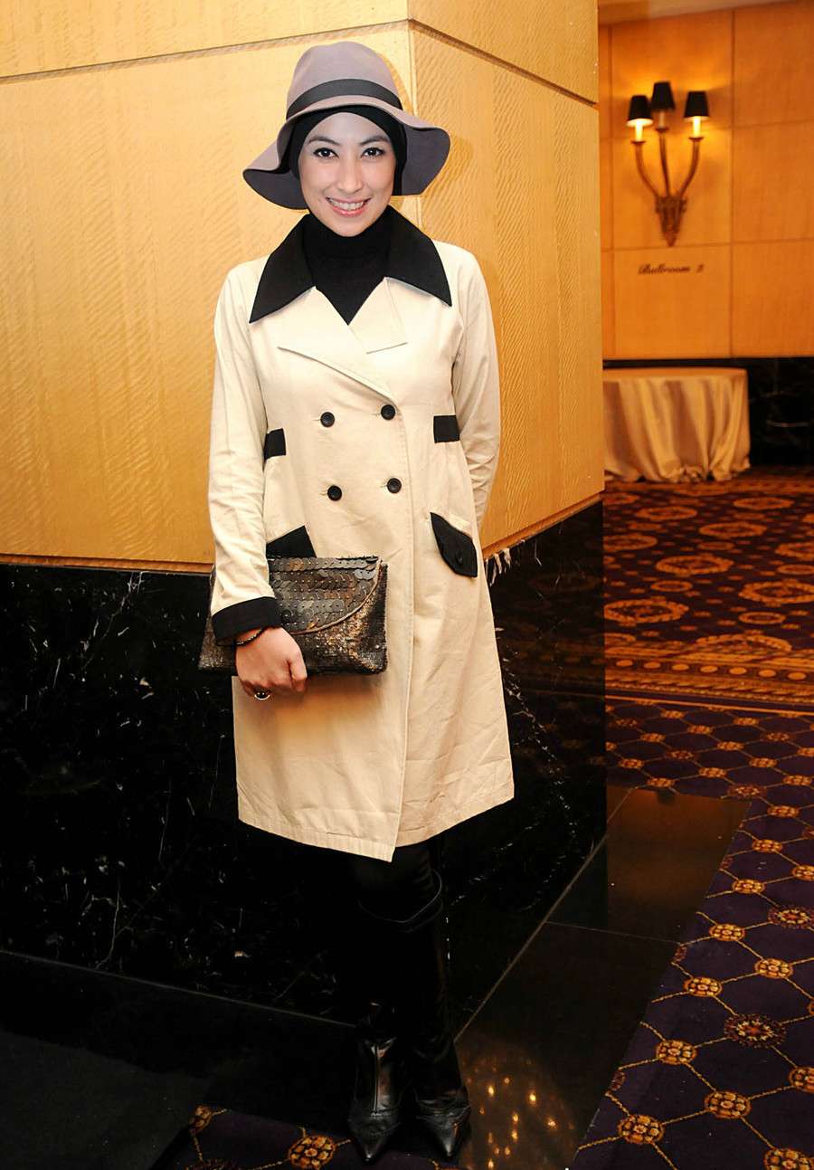 Keanggunan Hijab Annisa Trihapsari