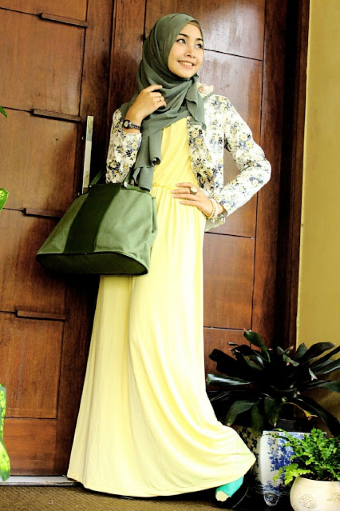 Inspirasi `Hijab-Rok` Dewi Neelam