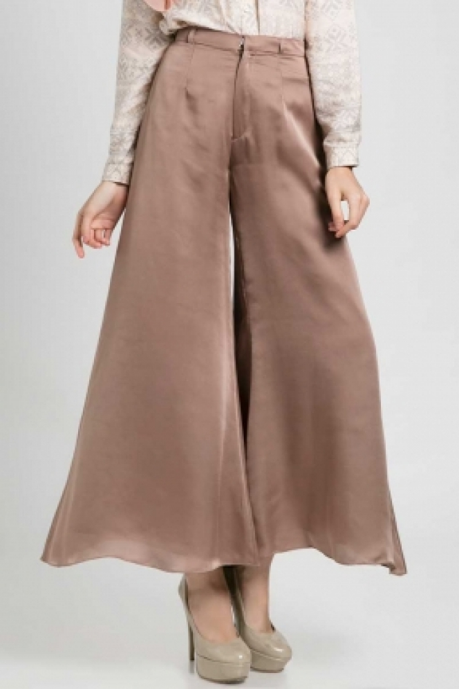 Syar'i dalam Balutan Celana Harem 