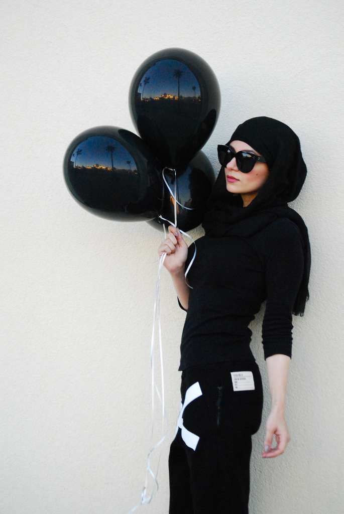 Hitam Putih Hijaber Amerika 