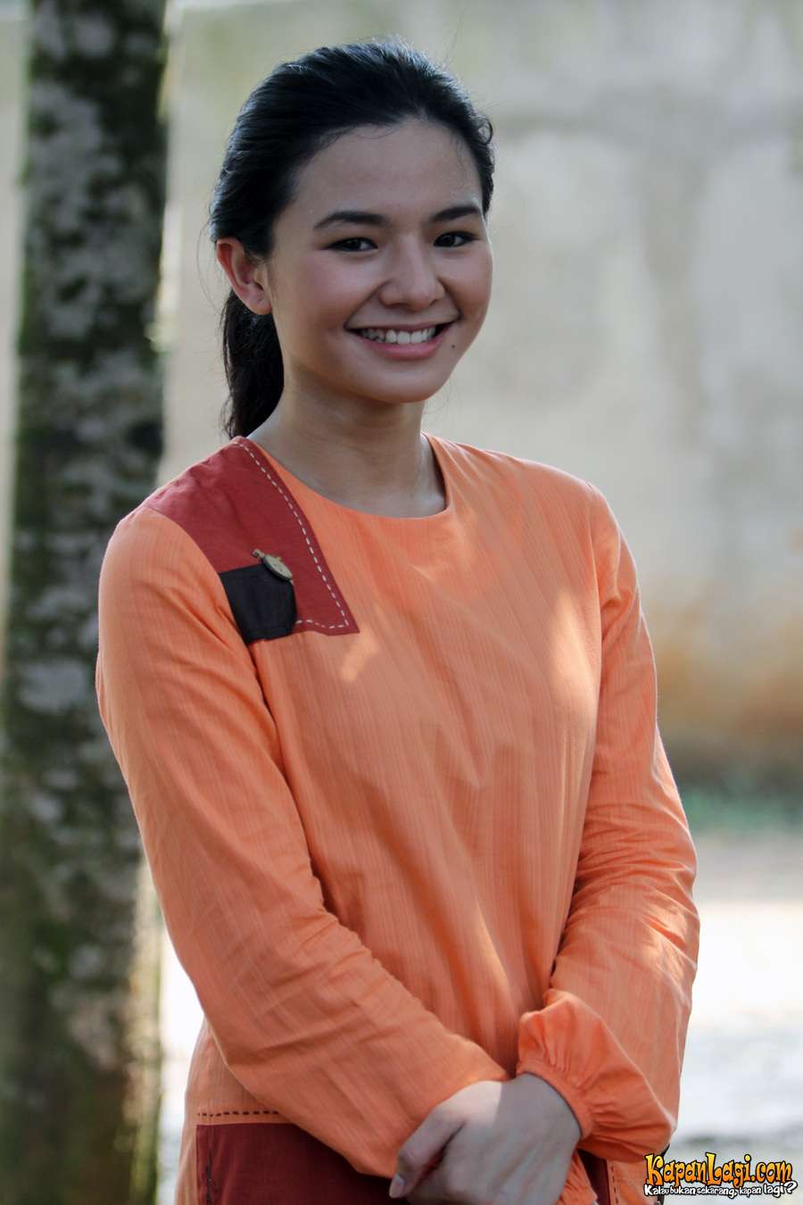Saat Si Cantik Eriska Rein Berhijab