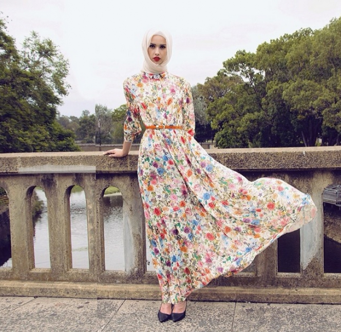 Gaya Hijab Vintage Bermotif Bunga