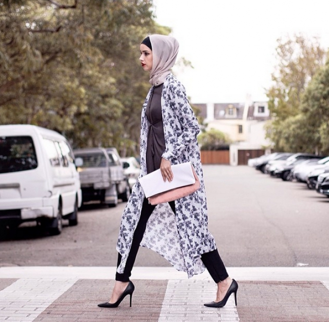 Gaya Hijab Vintage Bermotif Bunga