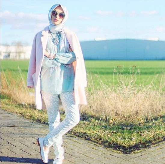 Arti Biru di Mata Blogger Cantik Nada Puspita