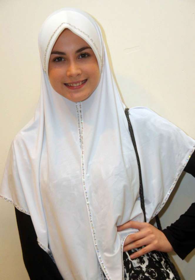 Arumi Bachsin Makin Cantik Saat Berhijab