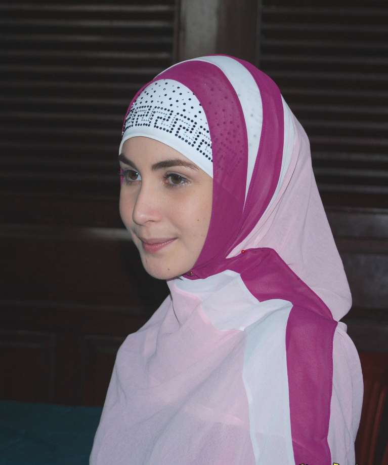 Arumi Bachsin Makin Cantik Saat Berhijab