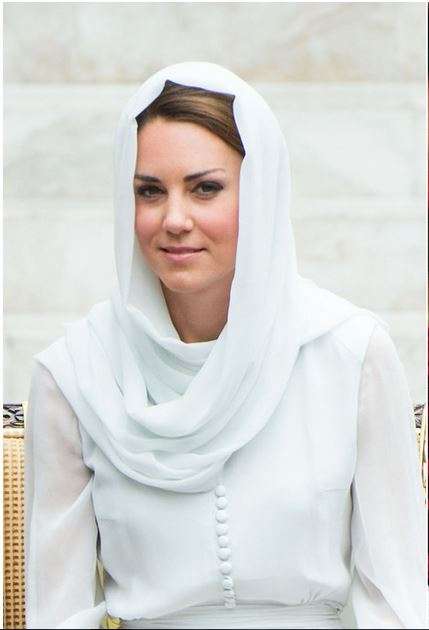 Pesona Dua Putri Inggris dalam Balutan Kerudung