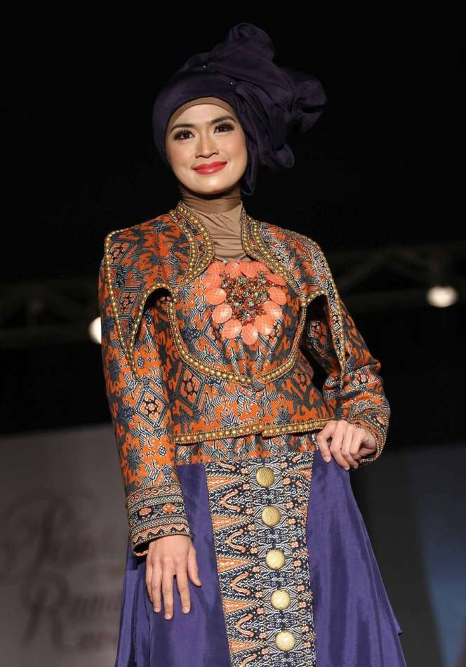 Yulia Rachman, Cantik Berhijab