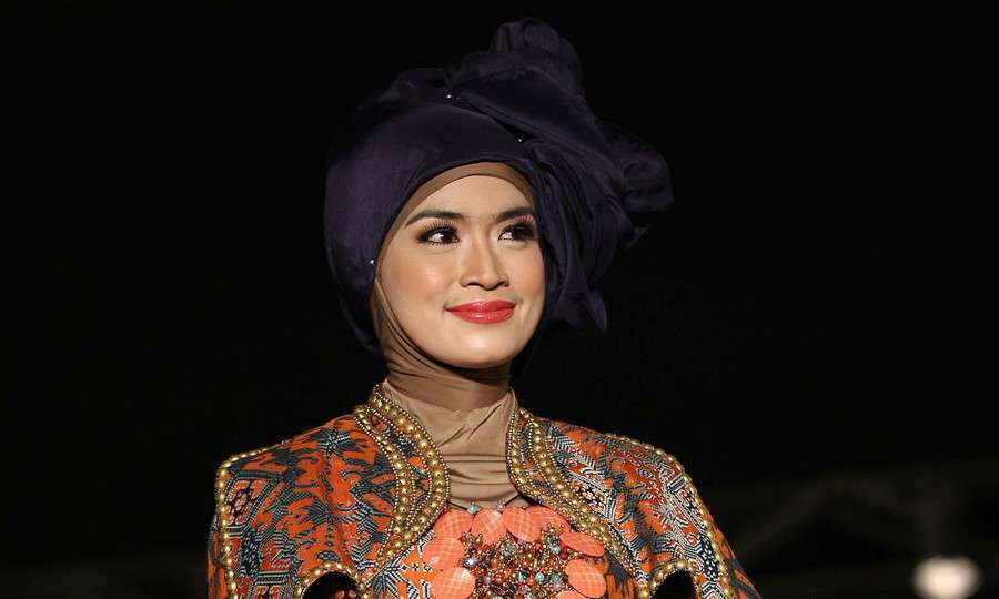 Yulia Rachman, Cantik Berhijab